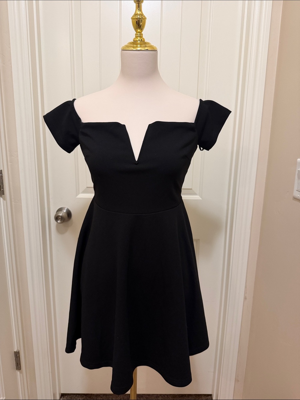 Lulu's Black V-Notch Off-Shoulder Mini Dress